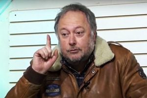 "Fascista": Polémico Pedro Pool abandona actividad del gobierno ante abucheos de asistentes