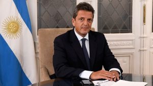 Presidente de Argentina nombra a su tercer ministro de Economía en menos de un mes