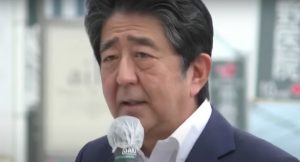 Asesinan al ex primer ministro nipón Shinzo Abe en medio de atentado en un acto electoral