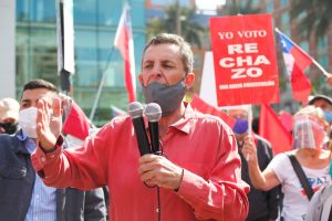 Aparece nueva denuncia contra Gonzalo de la Carrera: Hizo grosero gesto a Presidente Boric