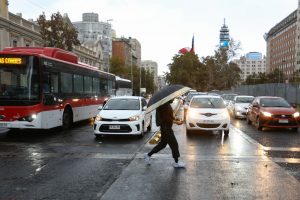 Lluvia en Santiago: Revisa el día de esta semana donde la capital tendría precipitaciones