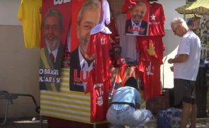 A dos meses de las elecciones, Lula lidera y Bolsonaro se enreda en conflictos