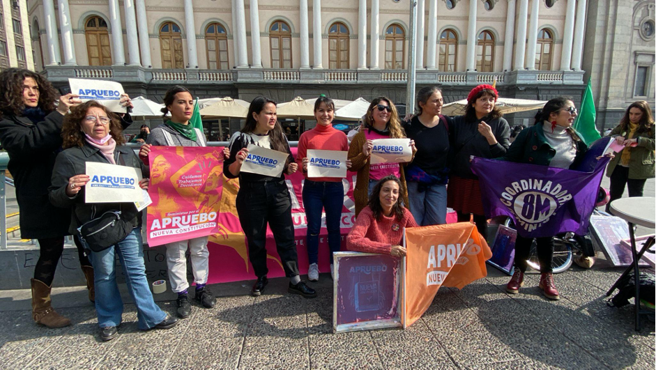 Coordinadora 8M lanza campaña Apruebo Feminista: “Nuestro voto es decisivo”
