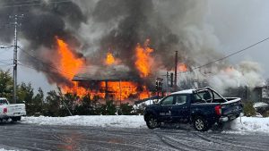 VIDEO| Turístico Hotel Marina de Puerto Fuy quedó destruido tras un voraz incendio
