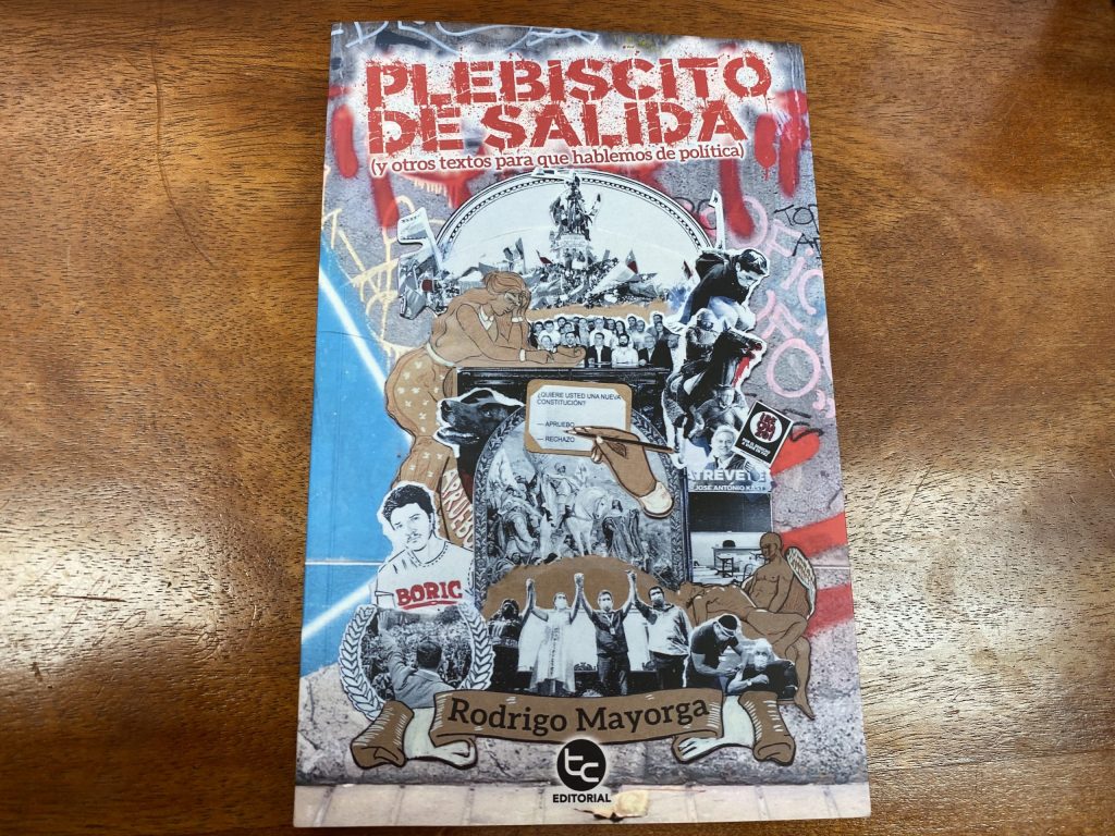 “Plebiscito de salida”: El libro que viaja por los cambios político-sociales en Chile a través de columnas