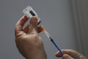 Desde los 6 meses: ISP anuncia ampliación de rango de vacunación contra el Covid-19