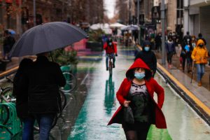 Lluvia en Santiago: ¿A qué hora empiezan las precipitaciones y cuánta agua caerá?