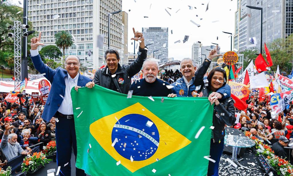 Lula dice que Brasil está «cansado» y se compromete a expulsar del poder a Bolsonaro