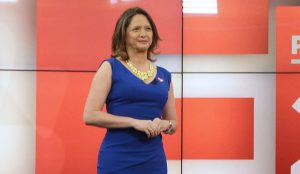 Canal 13 respalda a Mónica Pérez tras acusación de fake news: La califica de “libertad de expresión"
