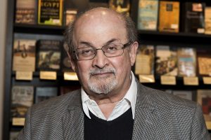 El autor del ataque a Rushdie se declara no culpable y seguirá en prisión