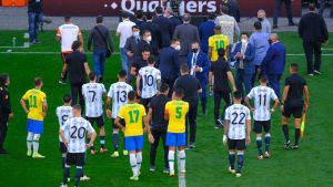 Recordado Brasil-Argentina suspendido con escándalo no se jugará, pese a deseos de la FIFA