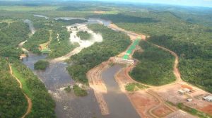 Pueblos indígenas cuestionan represas que interrumpen ríos y sus formas de vida