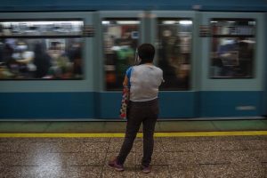 Metro cierra la Estación Los Héroes e informa sobre manifestaciones en su exterior