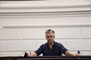 “La Constituyente” de Jorge Baradit alcanza el uno del ranking de “best seller” de libros