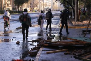 Protestas estudiantiles en Santiago: Disturbios en liceos emblemáticos y en el Metro