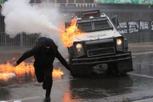 Balance 11-S: Subsecretario Monsalve detalla 150 lanzamientos de molotov y anuncia querellas