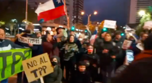 “No al TPP-11”: Protestan en Plaza Ñuñoa en contra del tratado internacional
