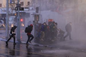 Viernes de protestas: Cierre parcial del Metro, barricadas e incidentes marcan la jornada