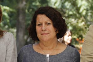María Estela Ortiz, madre de Javiera Parada, homenajeó a víctimas de la dictadura mientras votaba