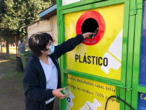 Curicó: Lanzan campaña de reciclaje con la instalación de puntos limpios en colegios