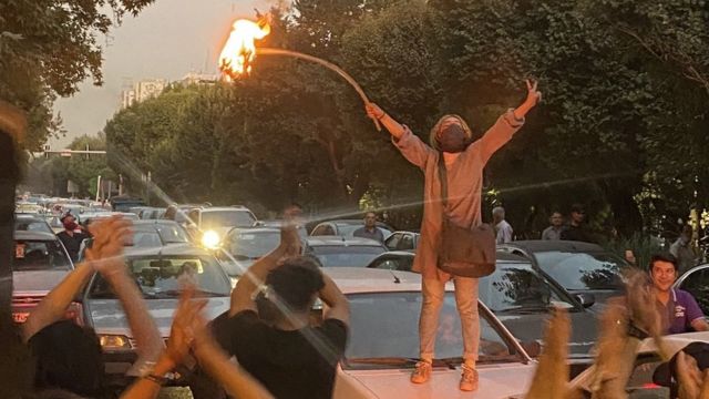 Protestas en Irán suman más de 30 muertos y Ejército amenaza con represión