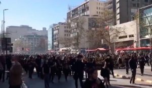 VIDEO| Masiva marcha estudiantil se dirige a La Moneda en medio del cambio de gabinete