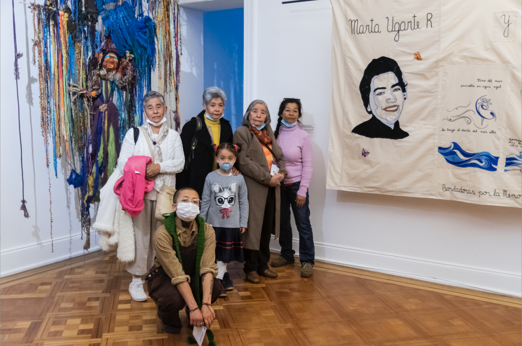 Vino del mar: La historia detrás del textil tejido por las familiares de Marta Ugarte