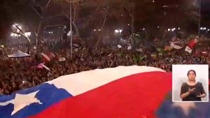 VIDEO| “Puro Chile es tu cielo azulado”: Tío Valentín Trujillo emociona entonando el himno
