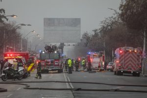 Corte de agua en Santiago complicó la labor de Bomberos en incendio que dejó dos muertos