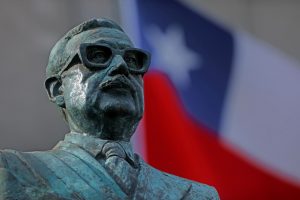 “Odiosidad de grupos ultra”: Alcalde Sharp condena vandalización a mural de Salvador Allende