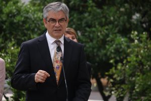Ministro Mario Marcel anticipa que las finanzas públicas terminarán el 2022 con superávit