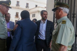 Tras polémicas por tuits contra Carabineros el ministro Grau se reúne con general Yáñez