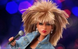 Homenajean a Tina Turner con muñeca inspirada en la reina del rock