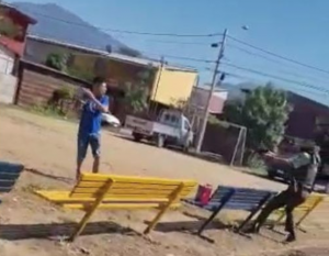 VIDEO| Carabinero dispara a un sujeto que intentó atacarlo con objeto en Talagante
