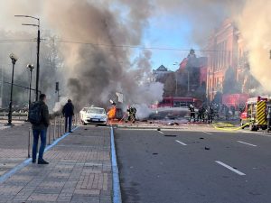 Rusia bombardea Kiev y varias ciudades de Ucrania en masivo ataque que dejó muertos