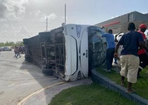 Accidente en Punta Cana deja dos muertos y casi 50 heridos: Confirman presencia de chilenos