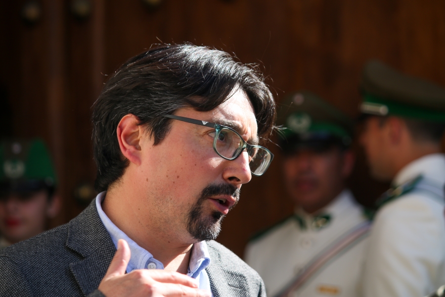 Foto de rostro del presidente de Revolución Democrática, el senador Juan Ignacio Latorre.