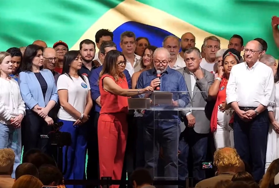 Lula este domingo dirigiéndose al país tras quedarse con el balotaje