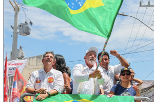 Lula tras emitir su voto: “Hoy el pueblo define el modelo de Brasil que desea”
