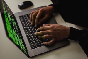 Expertos entregan seis consejos para prevenir riesgos en materia de Ciberseguridad