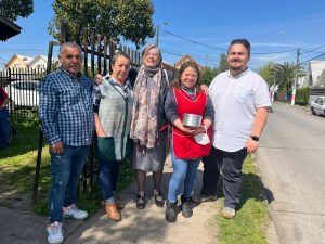 Vecinos de Curicó se unen en Ollita Solidaria para ayudar a comunidad de adultos mayores