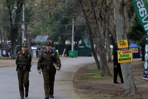 18-O: Municipalidad de Santiago cierra parques y pide a vecinos no sacar la basura