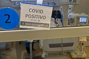 COVID-19 en Chile: Más de 7.000 casos y positividad en RM bordea el 20%