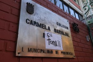 Alumna del Liceo Carmela Carvajal denuncia expulsión vía Aula Segura por moderar asamblea