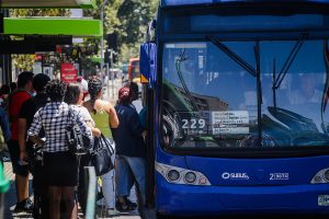 Panel de expertos vuelve a recomendar subir en $30 la tarifa de transporte público
