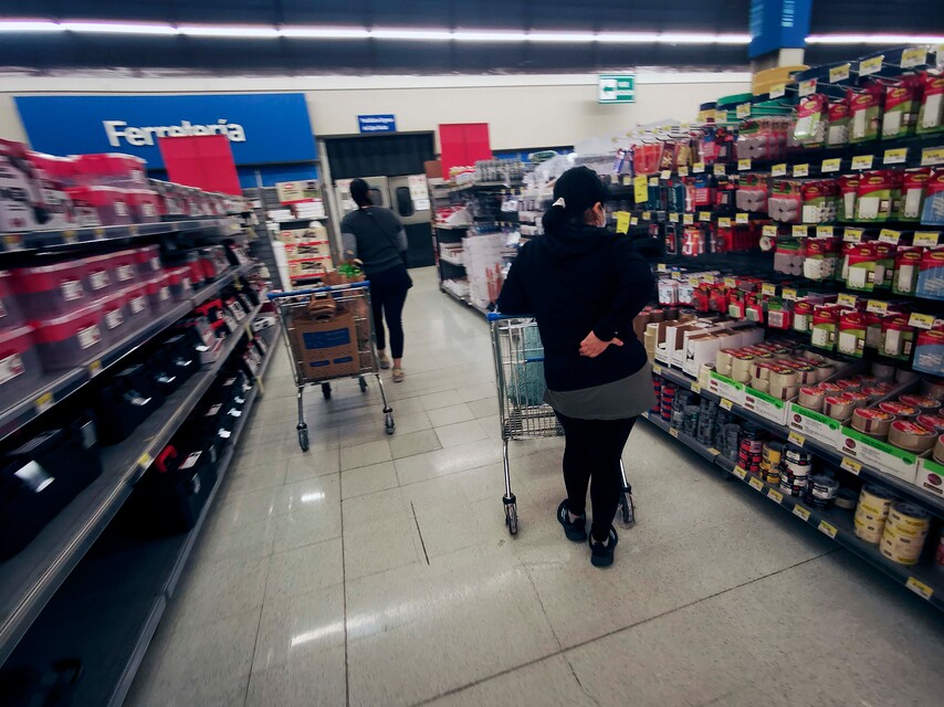 Supermercados informan al gobierno alteraciones en abastecimiento por paro de camioneros