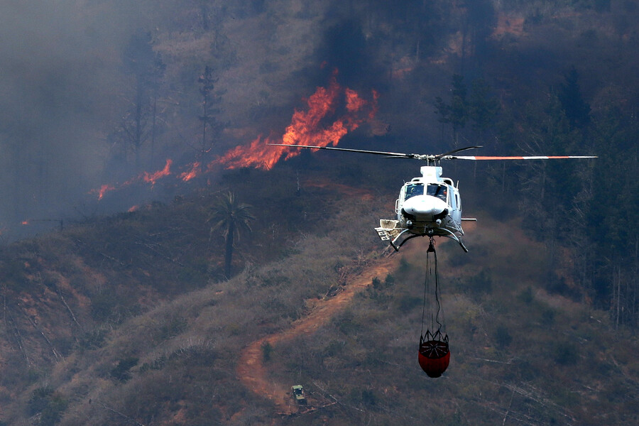 Incendios forestales preocupan al gobierno y Boric anuncia despliegue de emergencia