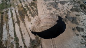 Socavón en Tierra Amarilla: Una minera canadiense planea rellenar el misterioso agujero