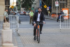 Gabriel Boric en bicicleta: Así es el operativo de seguridad que acompaña al Presidente