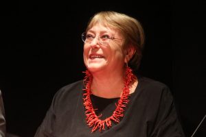Expresidenta Bachelet hace su primera aparición pública y da fuerte mensaje